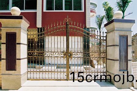  鐵藝(yi)大門(men)製作