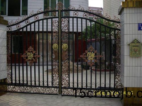  鐵(tie)藝大門(men)産品