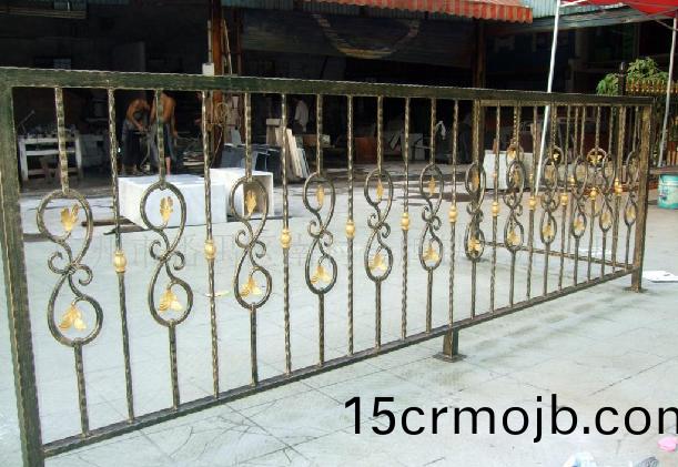  鐵藝護欄廠傢